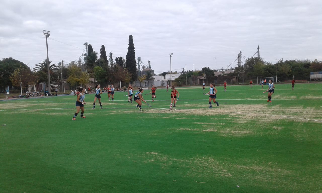 Este sábado 24 de agosto, desde las 10 de la mañana, en la cancha sintética que posee en el barrio Unión, los equipos del hockey del Club Argentino reciben a sus pares de Rácing de Chivilcoy.