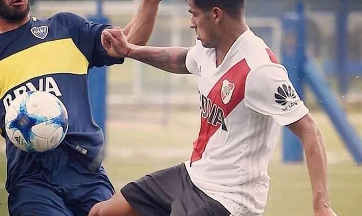 Un reconocido futbolista local, Erik Barrios, quien actualmente milita en la reserva del Club Atlético River Plate tras surgir de las divisiones inferiores del Club El Huracán de nuestra ciudad, resultó herido con un arma blanca en el marco de un confuso episodio sobre el cual las autoridades policiales y judiciales iniciaron una investigación penal preparatoria de oficio, por cuanto no hubo denuncias formales.