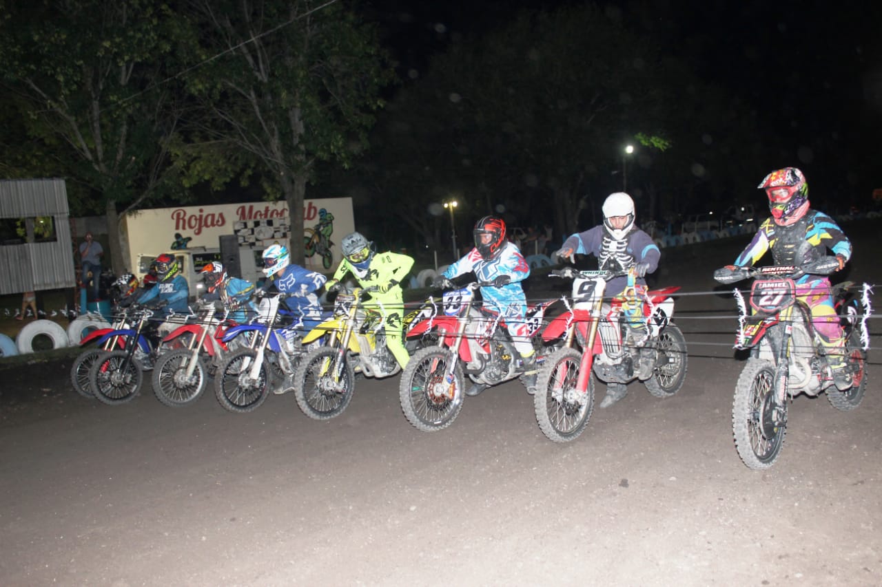 Este sábado 5 de enero se llevó a cabo en las instalaciones del Rojas Motoclub la primera fecha de la gran competencia Enduro que se desarrollará a lo largo de este año y la cual nuclea a un gran número de competidores de la ciudad y sus alrededores.