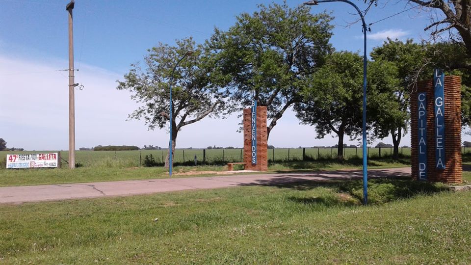 Su fundación fue un 20 de marzo de 1885, en ocasión de habilitarse la estación Echeverría del ferrocarril argentino. Y a su alrededor fue surgiendo el poblado con la actividad del campo como principal impulsor de su crecimiento.