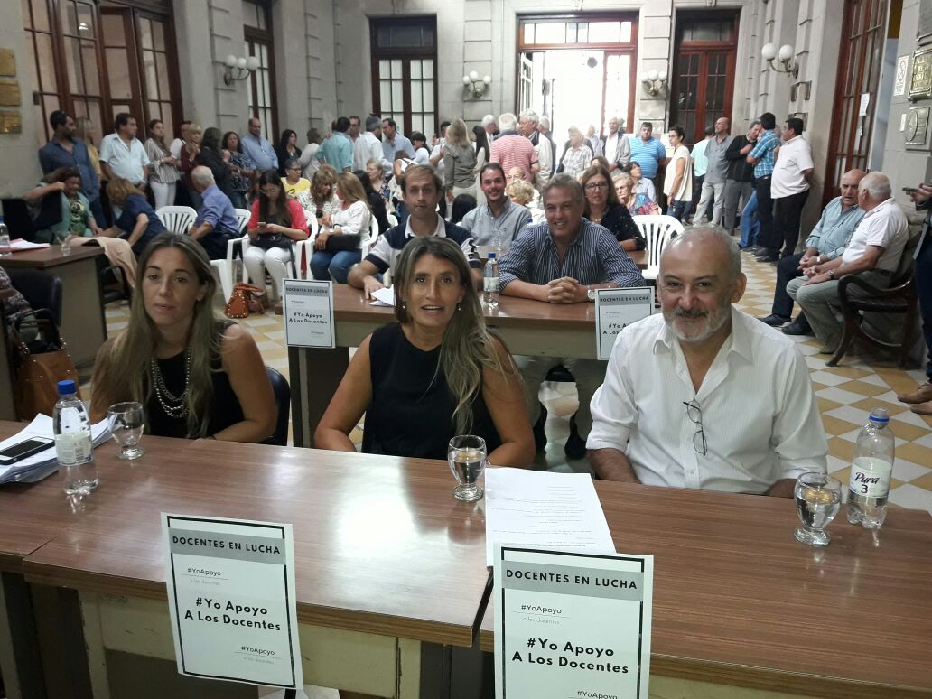 La decisión de la Junta Partidaria Provincial del Frente Renovador fue la de no presentar ante la Justicia Electoral la lista encabezada por la actual edil Silvina Chehin, para que no sean más de dos las que participen de las PASO 2017, como ya venían anticipando, pero que una vez que aceptaron la presentación de las tres, nadie suponía que las bajarían.