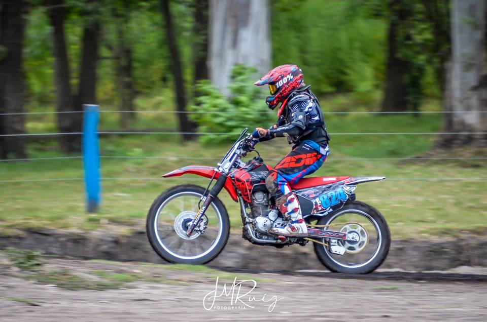 Habiéndose hecho las correspondientes pruebas y estando todos los preparativos listos, en la tarde de este sábado 5 de enero se daba inicio a lo que será la temporada 2019 del campeonato Dit Track que lleva adelante el Rojas Motoclub y en el cual se harán presentes corredores locales y zonales a bordo de sus correspondientes motos y cuatriciclos.