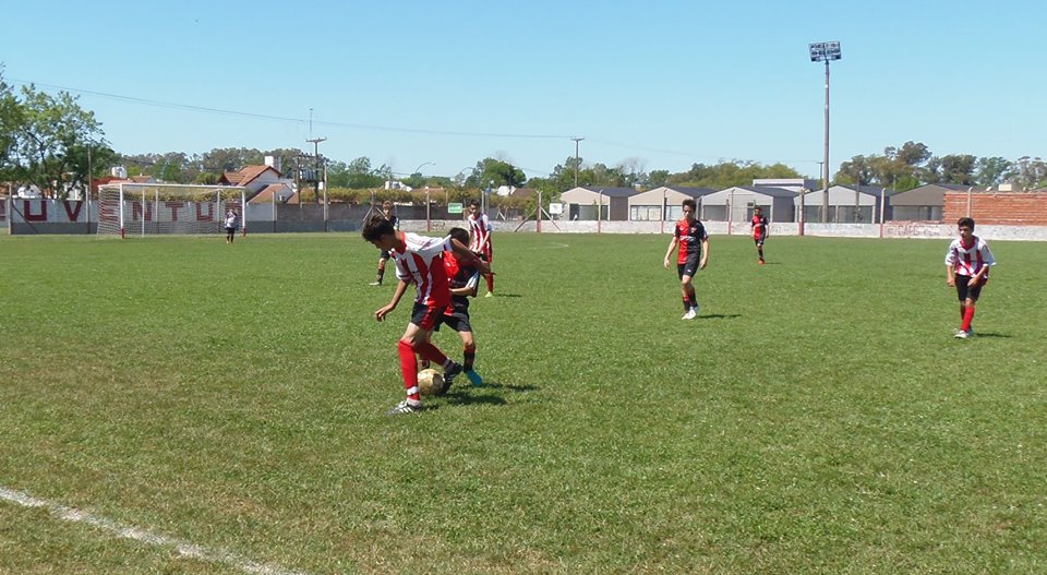 Por lo que será una nueva fecha del certamen de divisiones inferiores que lleva adelante la Alianza Deportiva entre las ciudades de Rojas y Colón, los conjuntos que se encuentran desempeñando en la misma estarán jugando sus correspondientes partidos este sábado por la tarde.