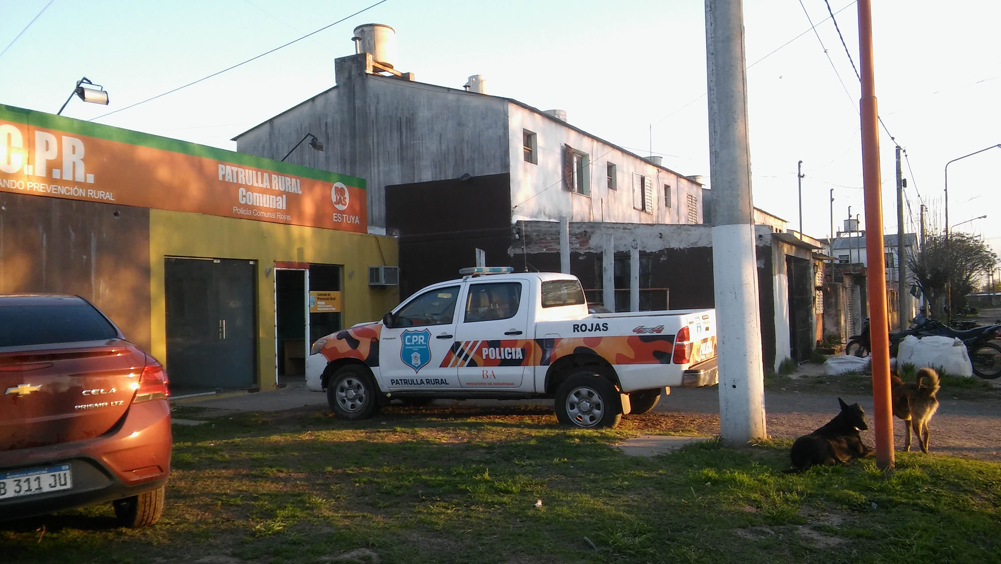 Recién en estos días trascendió que, el lunes de la semana pasada, un oficial de policía, integrante de la Patrulla Rural de nuestra ciudad y oriundo de Pergamino, tuvo una intervención fundamental para resolver una situación extrema que vivió un niño de dos años al atragantarse con una pastilla.