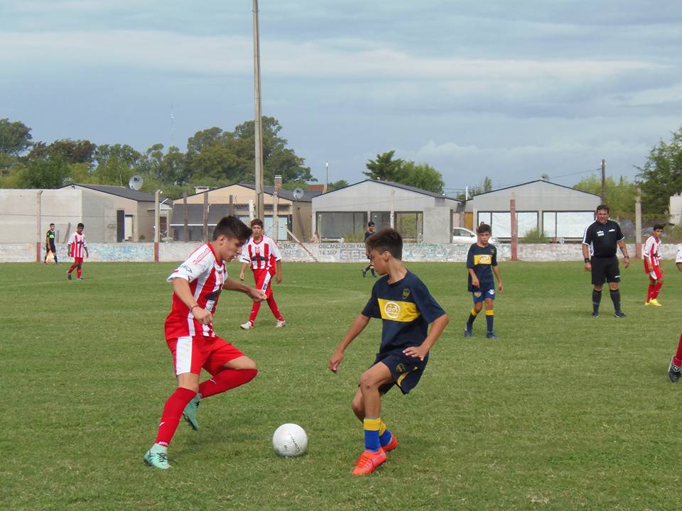 Tras la primera fecha del torneo de juveniles jugada el pasado sábado desde la Liga deportivo de fútbol de Rojas hicieron llegar todos los resultados con sus respectivos autores de los goles, las posiciones y la próxima fecha a jugarse el próximo fin de semana en nuestra ciudad.