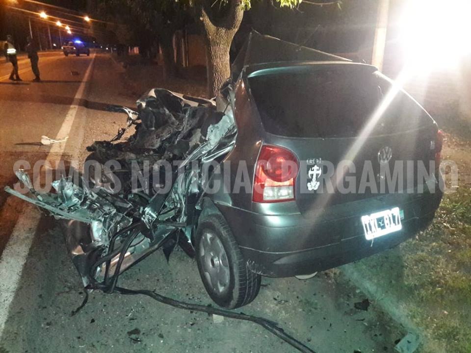 Un joven oriundo de Conesa que conducía un auto Volkswagen Gol falleció como consecuencia del impacto frontal con un camión Mercedes Benz. El vehículo menor lo hacía en sentido Pergamino-San Nicolás.