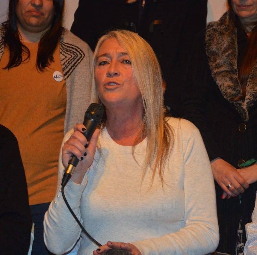 Con el acompañamiento de sus compañeros y con la base del afecto familiar como remanso de la actividad diaria, tanto Corina Cutiño como el resto de los integrantes del espacio, manifiestan la profunda angustia y casi desesperación que van percibiendo en los hogares rojenses en estos días de intensa campaña electoral camino a las PASO.
