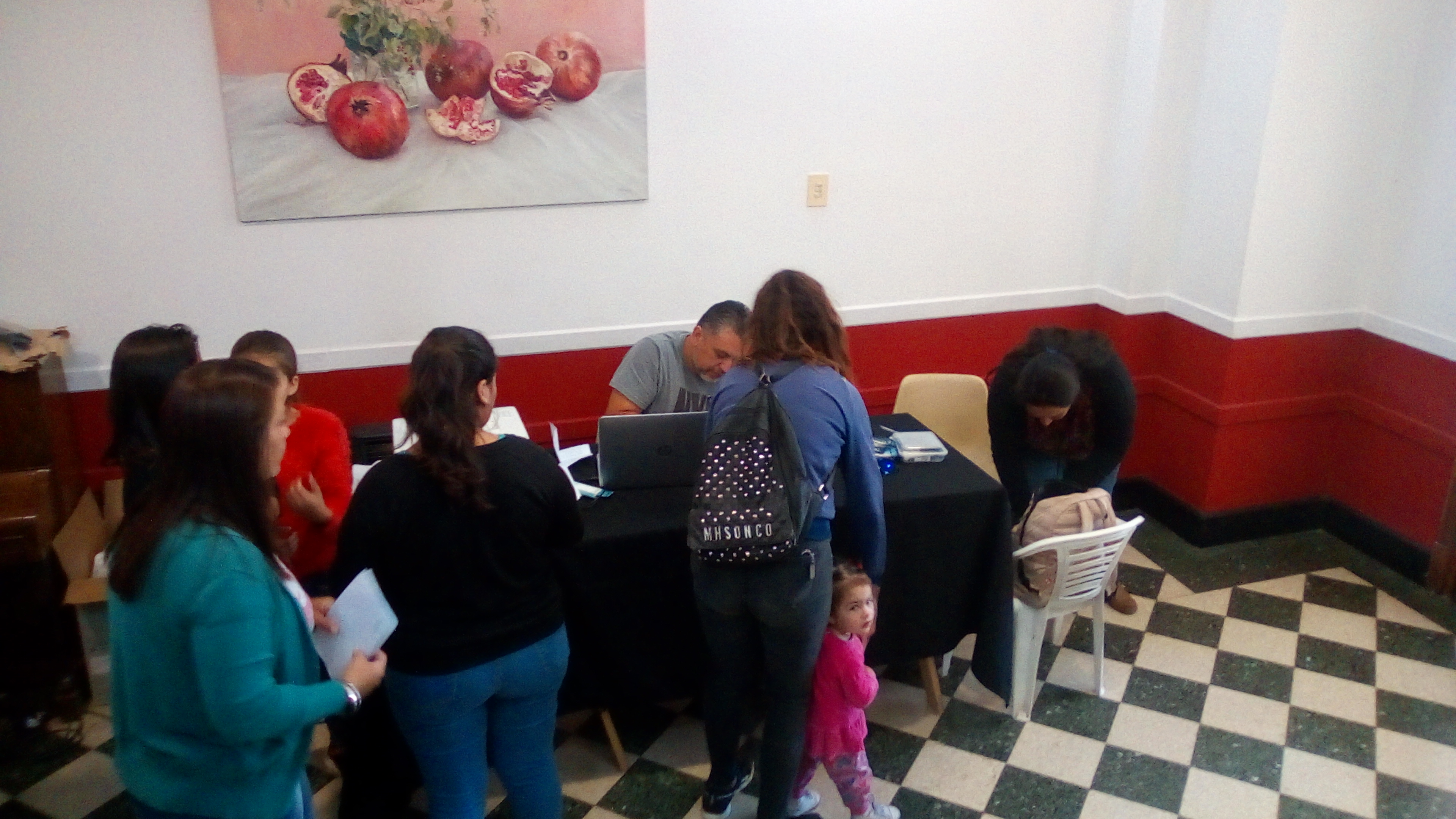 Con una interesante afluencia de vecinos, este jueves 21 de marzo dio inicio la primera de las dos jornadas en el Centro Cultural Ernesto Sabato, donde integrantes del Registro Provincial de las Personas, atienden de manera gratuita, diversos trámites relacionados con la obtención del Documento Nacional de Identidad.