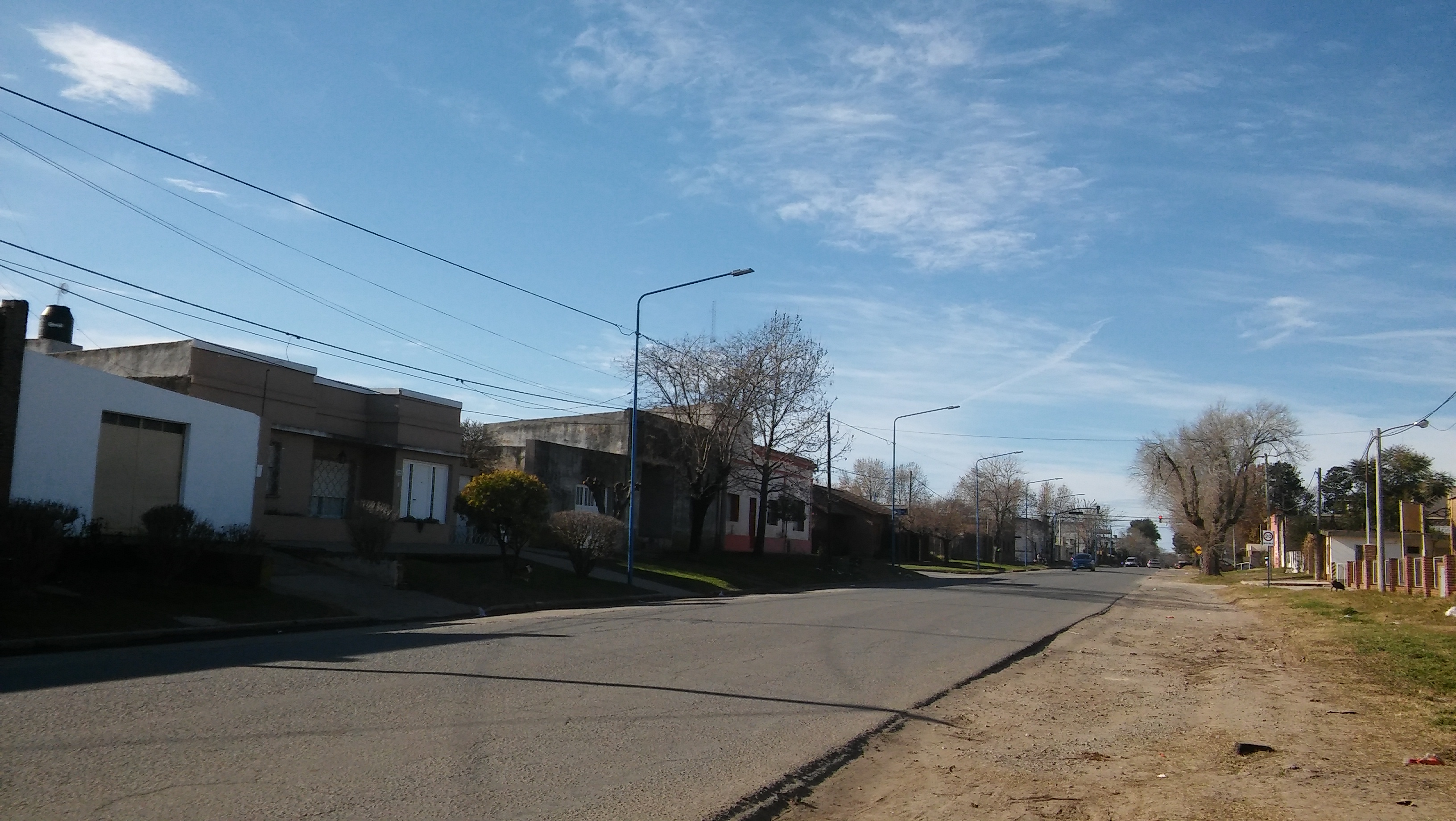El suceso ocurrió a las 6.30 del pasado sábado 14 de julio en un domicilio de calle Larrea ubicado entre las calles Lagos, Lavalle y Avellaneda. El morador de esta vivienda radicó una denuncia en sede policial, poniendo en conocimiento de estas autoridades que se defendió de una intrusión en su casa por parte de tres hombres, hiriendo a uno de ellos con un cuchillo que les habría arrebatado al trabarse en lucha con ellos.