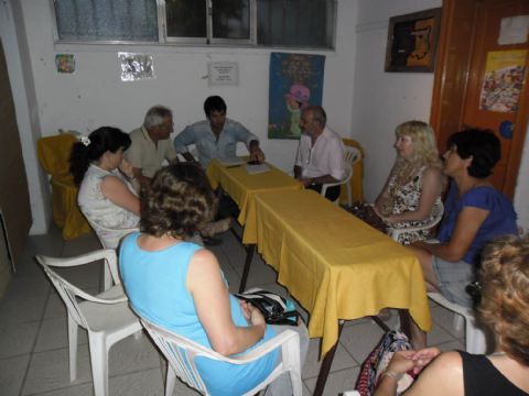 �Arreglaremos los techos de la Casa de la Cultura de Carabelas�. Luis Caso, el Delegado Dar�o Ruiz y varios vecinos decidieron aunar esfuerzos para refaccionar la Casa de la Cultura de Carabelas.