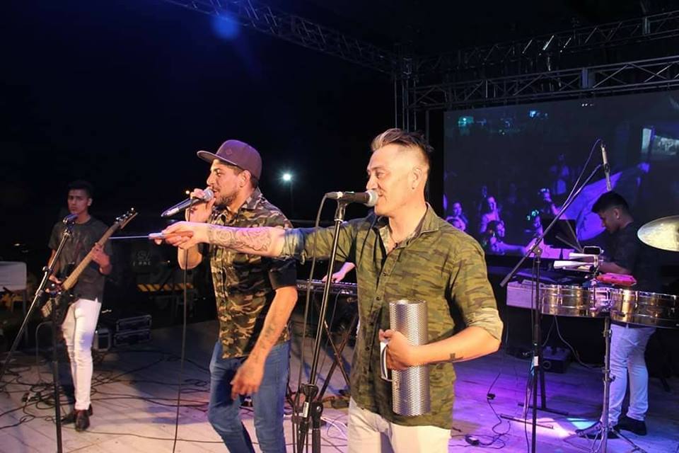Estas veladas musicales vienen siendo organizadas por el Municipio, con una muy buena respuesta de los vecinos, desde hace dos domingos a partir de las 20 horas en la Avenida 25 de Mayo frente a la Plaza San Martin.