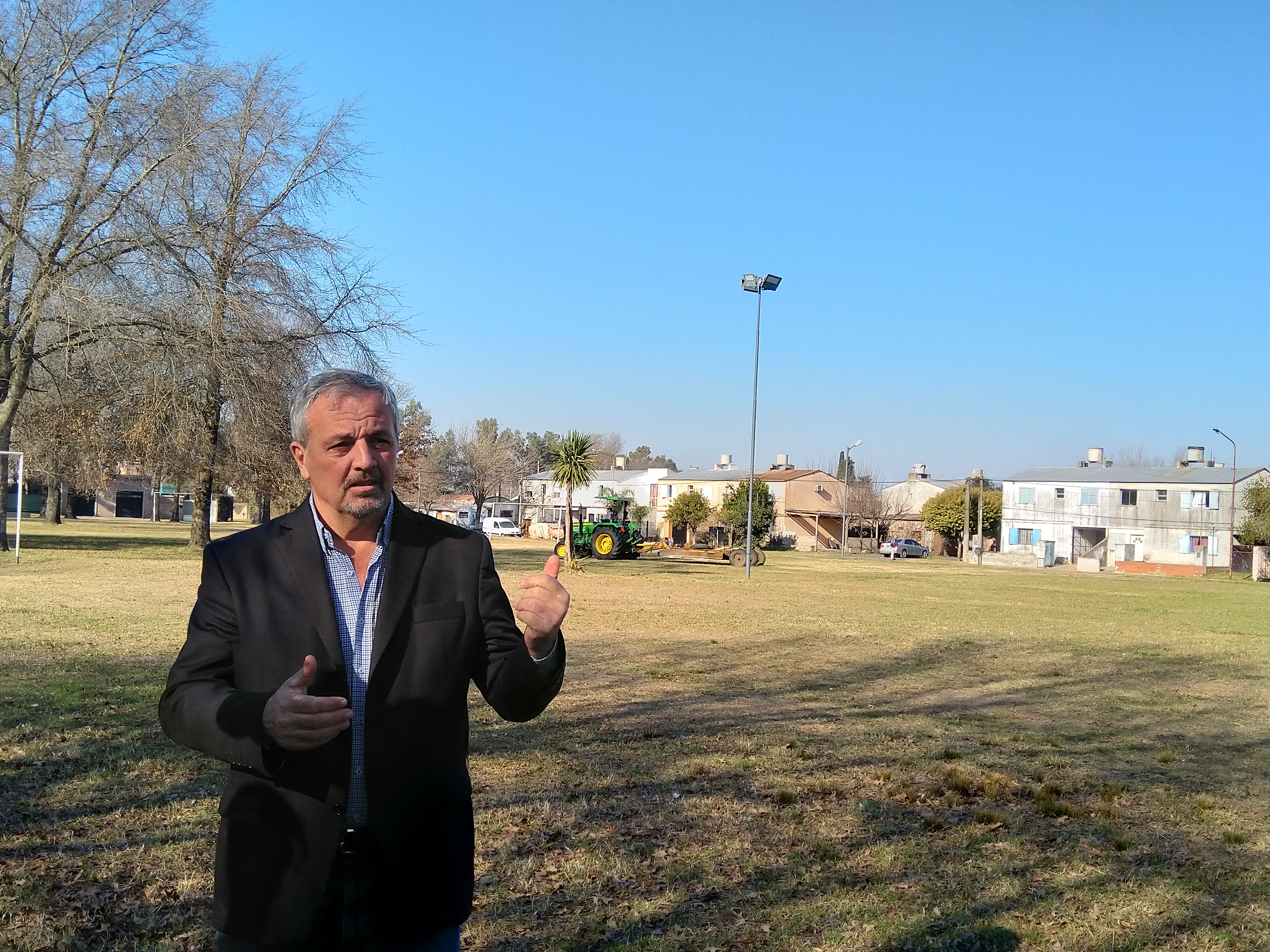 Este miércoles 10 de julio el intendente Claudio Rossi comunicó la importante noticia para sus habitantes, acompañado de los funcionarios de su gabinete, Cristian Ford, Miguel Núñez y Eduardo Pubill, junto a los concejales Román Bouvier y Diego Pérez, en la Plaza de las Banderas.