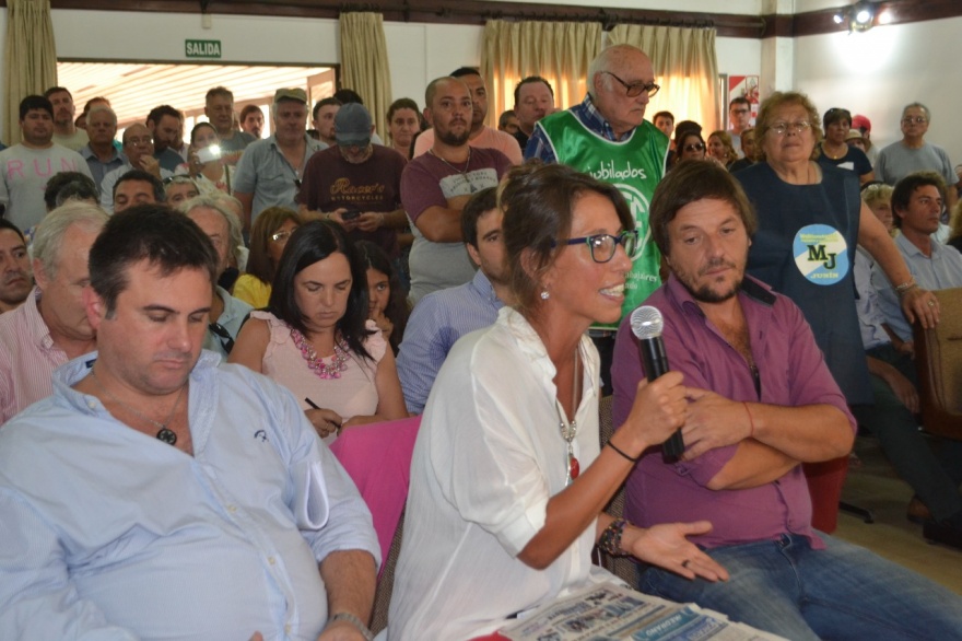 El bloque de concejales de Unidad Ciudadana Junín ingresó un Proyecto de Ordenanza para que las empresas locales tengan prioridad en contrataciones y licitaciones. Ya hace un tiempo empresarios locales han hecho pública su disconformidad reclamando trasparencia en los procedimientos municipales de las diferentes formas de contratación del municipio.