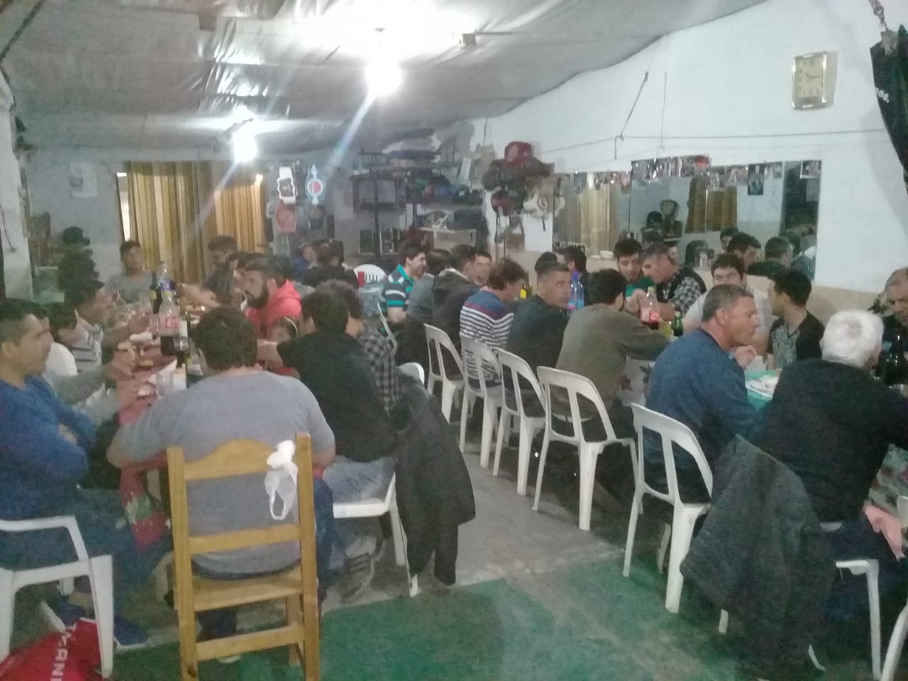 Este fin de semana se realizó en el Gimnasio Hermanos Molina una peña con el fin de agasajar a los luchadores pertenecientes a la institución que próximamente se estarán desenvolviendo en las eliminatorias para el Mundial de Kick Boxing que se estará llevando a cabo a partir del 16 de septiembre en la ciudad de Lanús.