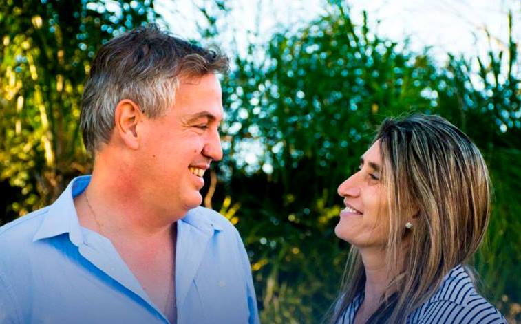 Lo que comenzó este fin de semana pasado como un rumor difícil de sostener, sobre la baja de esta lista por no haber sido presentada por la Junta del Frente Renovador Provincial ante la Justicia electoral en tiempo y forma, finalmente se fue confirmando de boca de los mismos protagonistas, constituyendo un hecho verdaderamente impactante como noticia, pero con efectos devastadores en el ánimo de Silvina Chein y quienes la acompañan y la siguen en forma incondicional, pues verán frustradas sus legítimas aspiraciones.