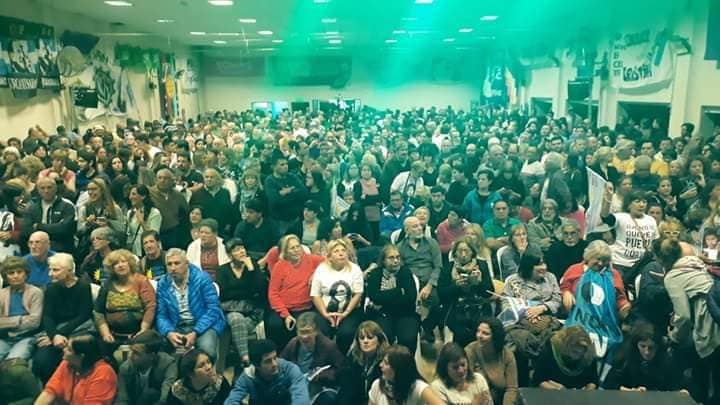 De cara a las próximas elecciones y en el marco de su actividad política que denomina “Recorriendo Buenos Aires”, el pasado jueves 26 de abril el diputado nacional Axel Kicillof se hizo presente en las vecinas ciudades de Colón y Pergamino con amplia repercusión.