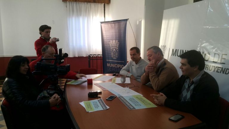 La tan ansiada concreción de la Ruta 45 parece que escribirá su capítulo final. El intendente Claudio Rossi informó que ya firmó hace aproximadamente 45 días un convenio con Vialidad Nacional por un monto de 100 millones de pesos que permitirá comenzar el tramo desde Rojas hacia Ascensión. Y en los próximos días concretará uno similar con Provincia por 70 millones de pesos destinados a comenzar la obra desde Ascensión a Rojas