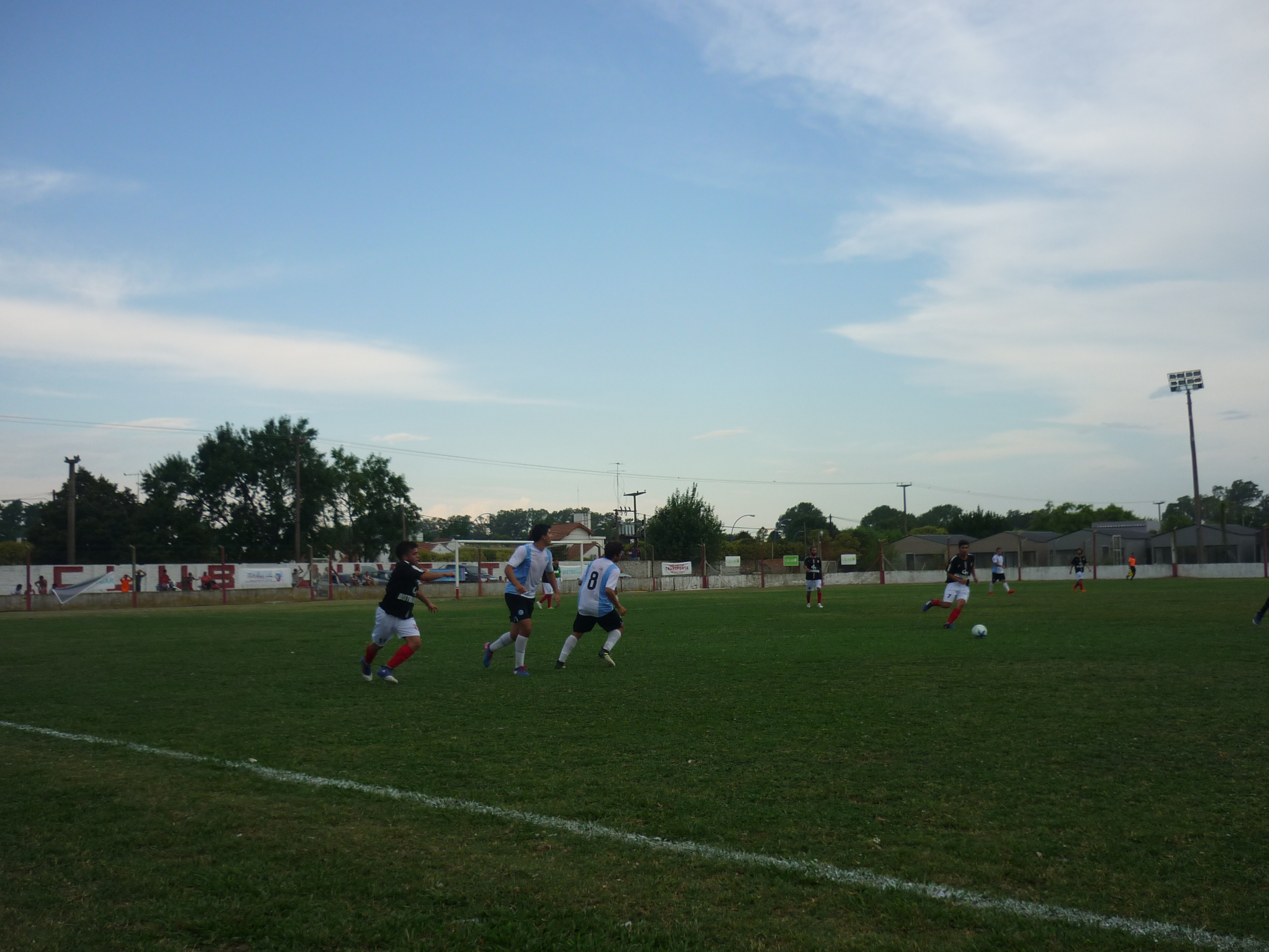 Barrio Nehuenche será el protagonista de otro de los duelos claves de la fecha. La tarde de domingo a partir de las 15.30 horas presentará en cancha de Juventud el único duelo entre rojenses por la décima en donde el local, en este caso los dirigidos por Bongiovani, recibirán a Argentino.
