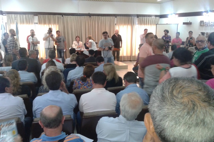 En medio de semejante despliegue policial y con un clima caliente producto de la crisis generada por el actual gobierno, regada de más inflación, devaluación, aumento tarifario, desocupación y otras plagas económicas, se votó este viernes el nuevo presupuesto 2019 que no es más que los anteriores, una suma de promesas que hasta ahora fueron incumplidas por la gestión de Pablo Petrecca.