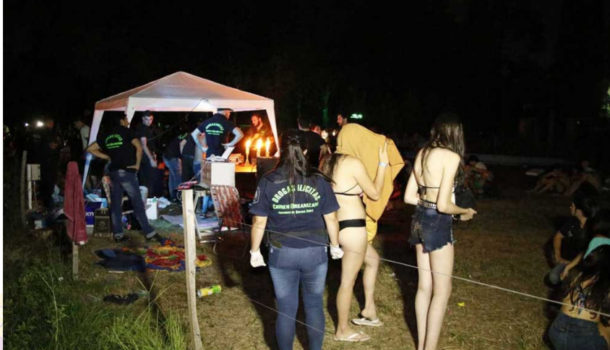 Un golpe efectivo contra el consumo de estupefacientes y las fiestas privadas clandestinas, una modalidad que se está descubriendo con mayor frecuencia en casas quintas juninenses en esta época de verano, se llevó a cabo en la noche del martes 19 de febrero este martes en una quinta del barrio “Rincón del Cielo”.