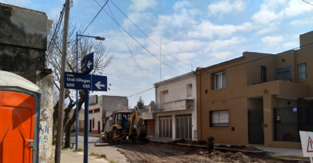 Reconstrucción de cordón cuneta en calle 9 de Julio y Villegas