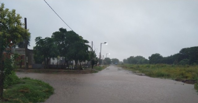 La lluvia afectó calles de Barrio Progreso y Santa Rita