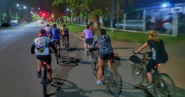 Organizan bicicleteada nocturna a Roberto Cano