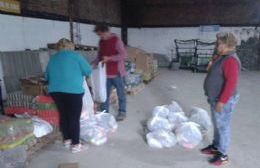Distribuyen alimentos en los barrios más afectados por el temporal
