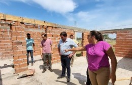 Avanzan las obras de construcción de las 28 viviendas y acceso a Carabelas