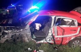 Chocaron auto y camión: Un herido de consideración