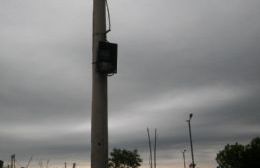 Vandalismo sobre las luminarias de la Plazoleta de Barrio Evita