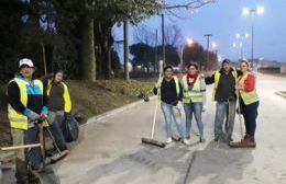 El equipo de barrido municipal, parte fundamental en la presentación de la nueva Avenida Alessandro
