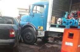 Choque entre una pick-up y un transporte de bebidas