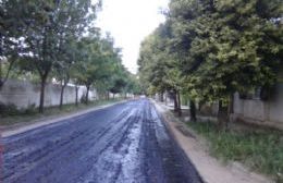 Llueve alquitrán en Barrio Parque: El Municipio comenzó a asfaltar sus calles