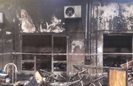 Un incendio destruye la Escuela Secundaria de Wheelwright y afecta a la ciudad de Colón