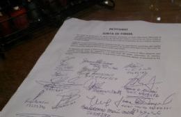 Tarifazos: Vecinos juntan firmas para presentar un reclamo al Municipio