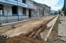 Avanza la reconstrucción de cordón cuneta en calle Constitución