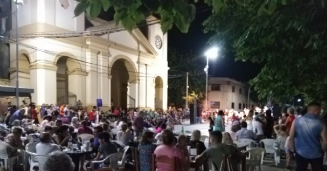 Lleno total en la primera noche de varieté en la Plaza San Martín