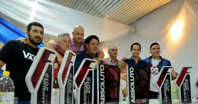 Tremendo reconocimiento a Sebastián Urriza en la fiesta de premiación del Rally Federal