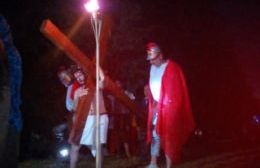 La comunidad asistió a una lúcida escenificación del Vía Crucis Viviente