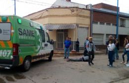 Accidente entre moto y auto en Alvear y Sarmiento