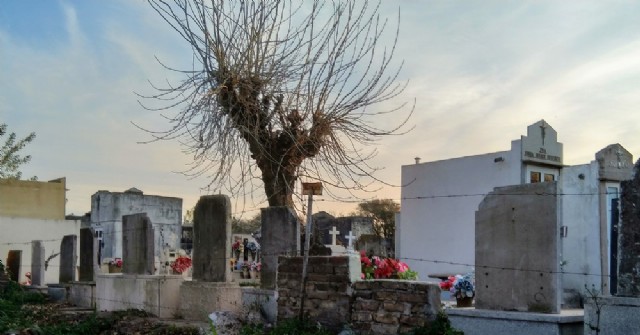 Cementerio Municipal: Aún no comienza la reconstrucción de una de las paredes laterales