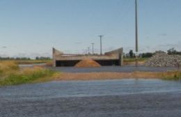 La lluvia caída demorará unos días el inicio de la última etapa de construcción del puente