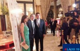 Dirigente de la “2019” junto a Malena y Sergio Massa en la Cena de gala de la Cruz Roja