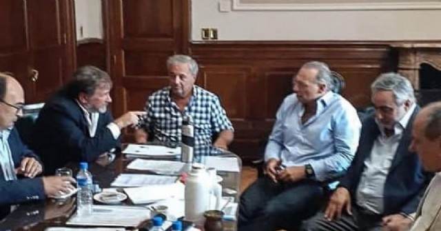 Claudio Rossi se reunió con el ministro Berni junto a intendentes radicales
