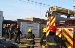 Bomberos Voluntarios intervinieron en un principio de incendio en una casa de barrio La Loma