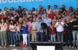 Numerosa y entusiasta delegación rojense en el acto de Cristina en Racing
