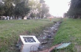 Imágenes del estado del canal de desagüe en Barrios Banco Provincia y Nehuenche