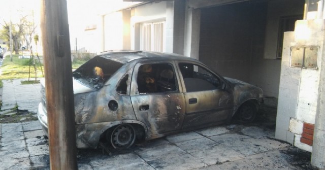 Se incendió un auto en Barrio Municipal