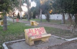 Vandalismo y falta de mantenimiento en el Parque General Alvear